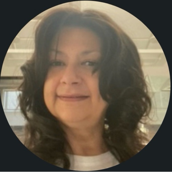 Meet your Posher, Janet - Picture 2 of 2